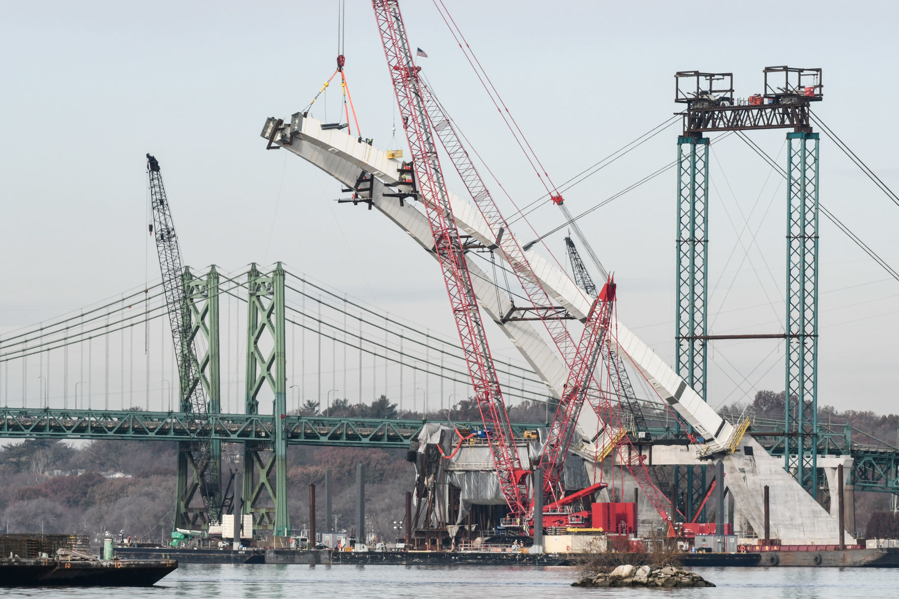 111519-mda-nws-bridgeconst-228.jpg
